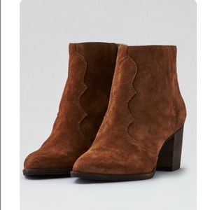 Dolce Vita Brown Suede Boots - size 6.5